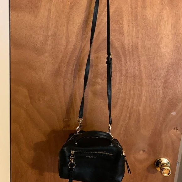 NWOT Small genuine leather HENRI BENDEL black shoulder bag/ purse gold hardware - Picture 5 of 13